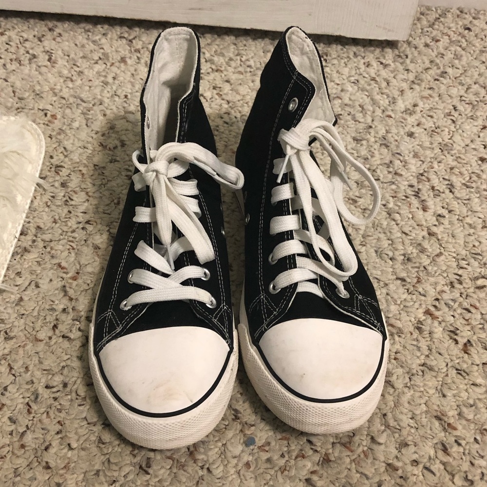 Size 10 Women’s Black High Top Converse